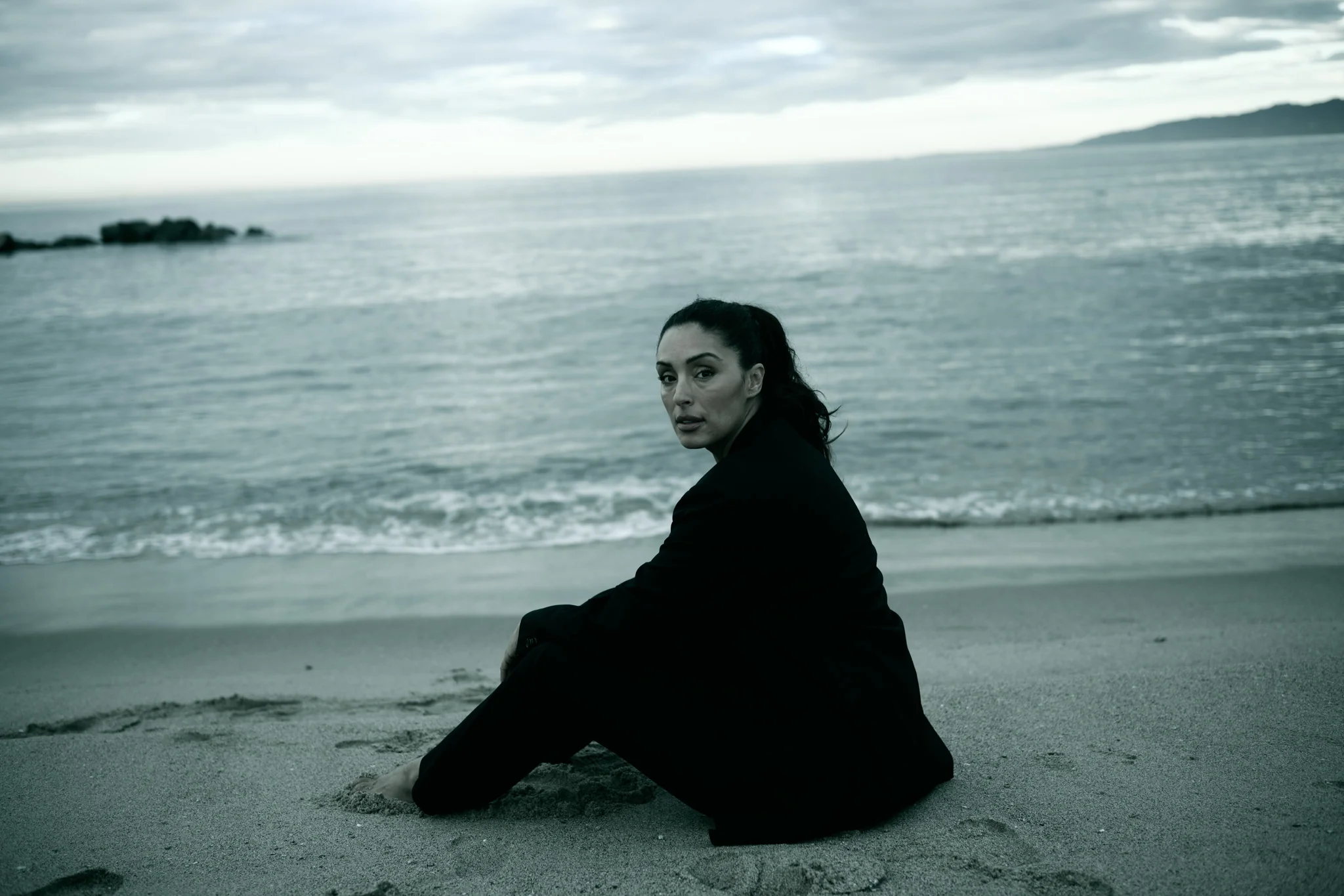 woman_beach_thoughtful.webp